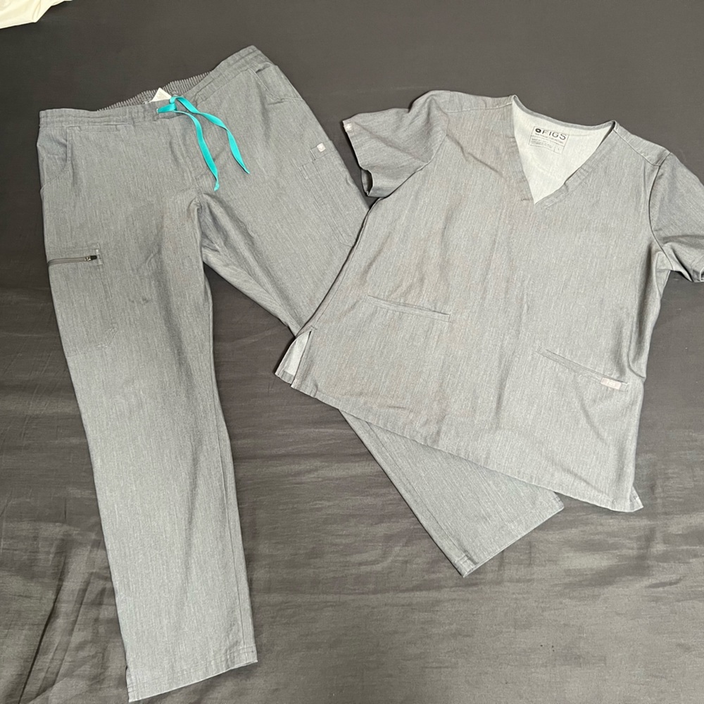 FIGS Scrub Set